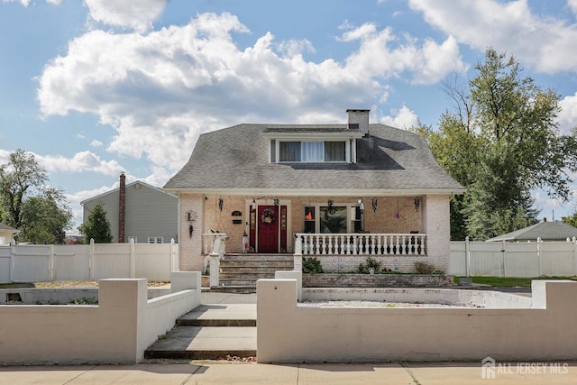 view of front of property featuring a porch