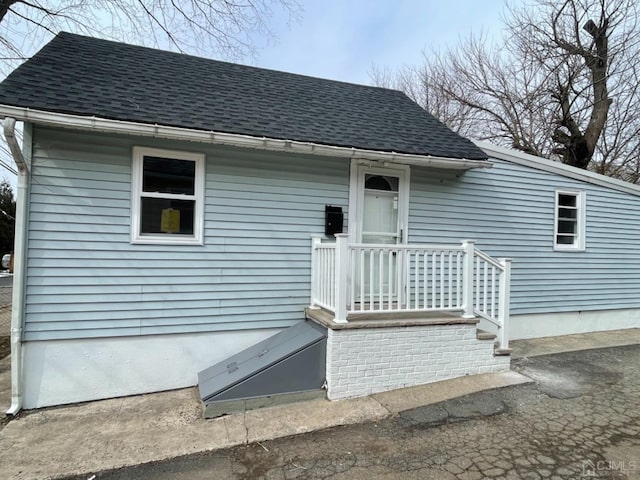 view of front of property with roof with shingles