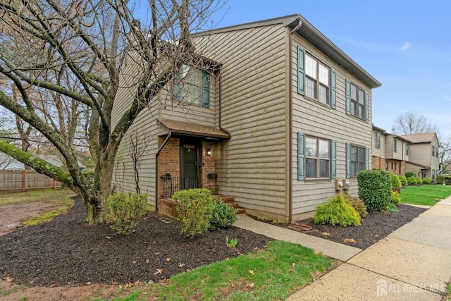 1 Pheasant Run, Edison, NJ 08820 - traditional home featuring fence