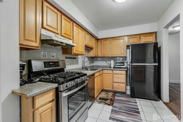 1 Pheasant Run, Edison, NJ 08820 - kitchen featuring a sink, freestanding refrigerator, backsplash, gas range, and under cabinet range hood