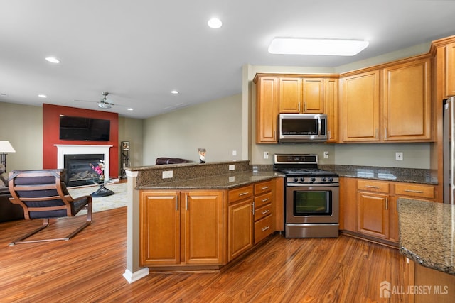 55 Dahlia Ct, Piscataway, NJ 08854 - kitchen with stainless steel appliances, dark wood finished floors, a ceiling fan, open floor plan, and a peninsula