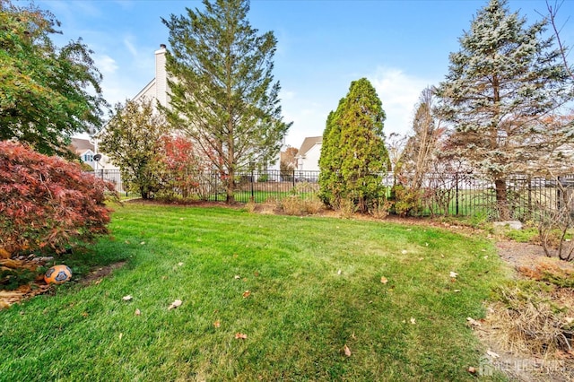 view of yard featuring fence