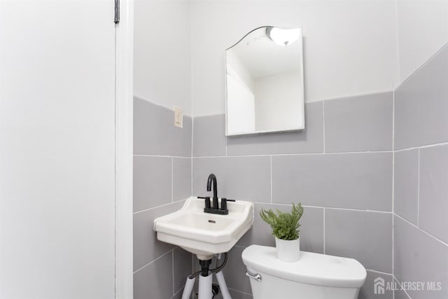 334 Hillcrest Ave, Plainfield, NJ 07062 - half bathroom featuring tile walls, toilet, and a sink