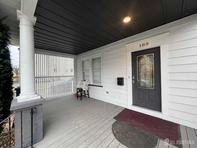 entrance to property featuring a porch