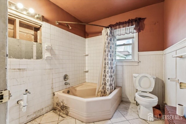 399 Highland St, South Amboy, NJ 08879 - full bath featuring shower / tub combo, toilet, tile patterned floors, and wainscoting