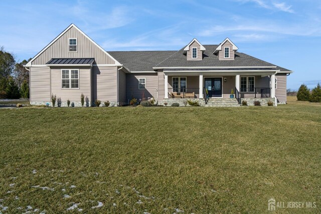 view of front facade featuring a front yard and a porch