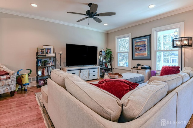 living area with light wood-style flooring, recessed lighting, a ceiling fan, and ornamental molding