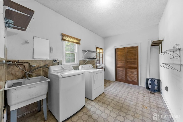 85 Hidden Lake Dr, North Brunswick, NJ 08902 - laundry area featuring a textured ceiling, washing machine and dryer, and light floors