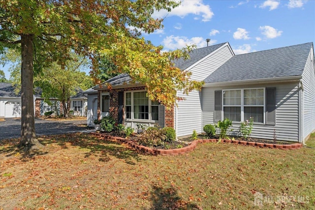 view of front facade featuring a front yard and a garage