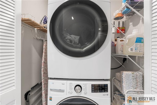 1604 English Ln, Sayreville, NJ 08859 - laundry area featuring estacked washer and dryer