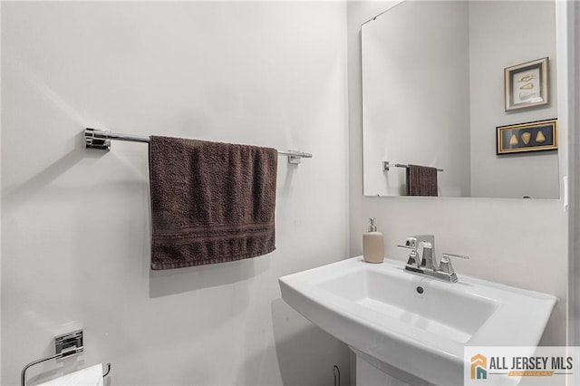 1604 English Ln, Sayreville, NJ 08859 - bathroom featuring a sink