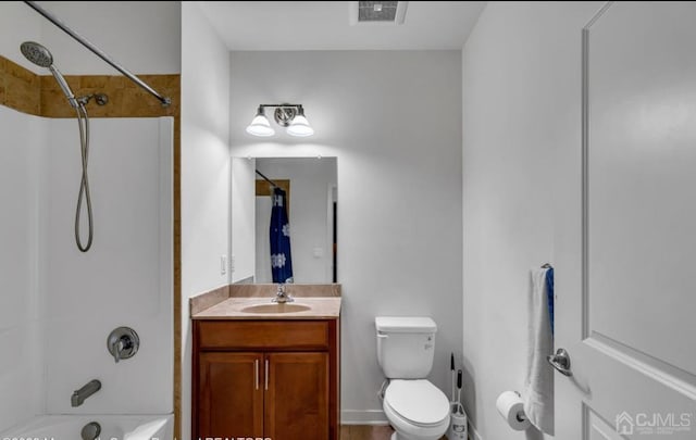 full bathroom featuring shower / tub combo with curtain, vanity, and toilet