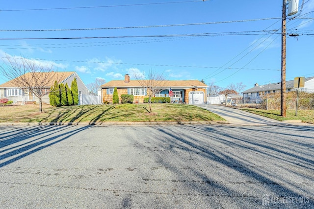 view of front facade featuring a garage and a front lawn