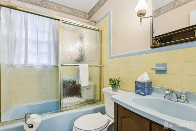 192 Lakeview Ave, Piscataway, NJ 08854 - bathroom with vanity, bath / shower combo with glass door, and tile walls