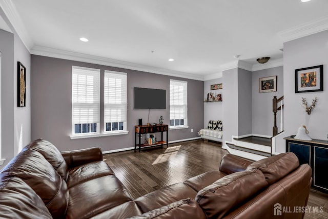 living area featuring dark wood-type flooring, recessed lighting, baseboards, and ornamental molding