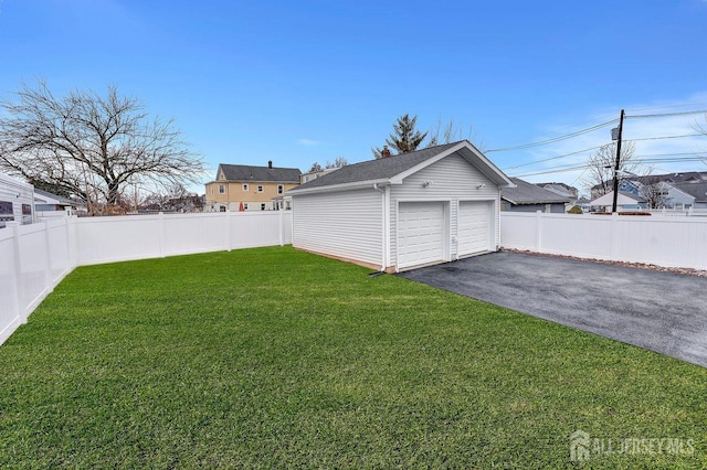 view of yard with an outdoor structure and a garage