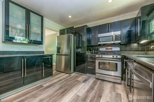 350 Church Ln, North Brunswick, NJ 08902 - kitchen with stainless steel appliances, crown molding, a sink, light wood-style floors, and decorative backsplash