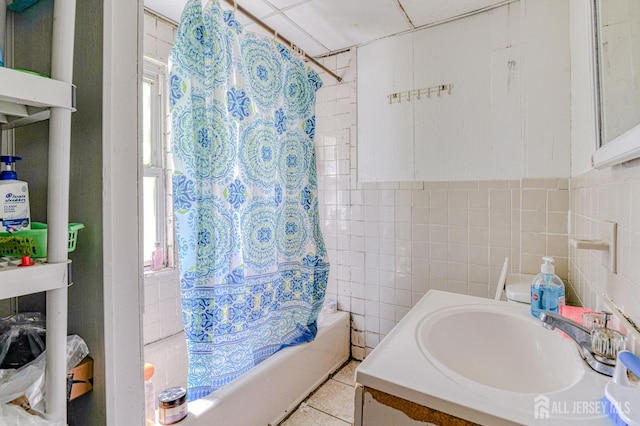 195 Ward St, New Brunswick, NJ 08901 - full bath with tile walls, shower / bathtub combination with curtain, and vanity