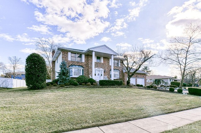 view of front of home featuring a front lawn