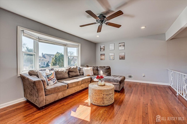 living area with visible vents, recessed lighting, baseboards, and hardwood / wood-style flooring