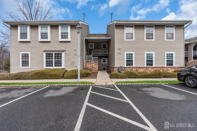 tri-level home featuring uncovered parking