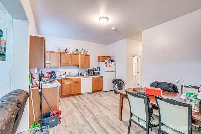 kitchen featuring stainless steel appliances, light hardwood / wood-style flooring, and sink