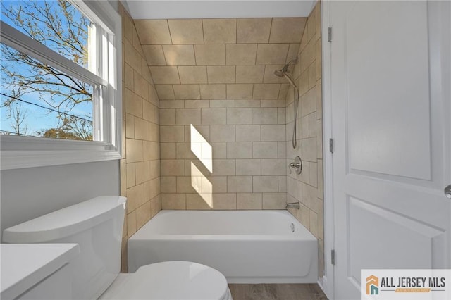 full bathroom featuring toilet and bathtub / shower combination