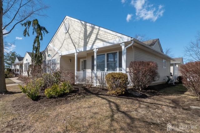 view of front of property with covered porch