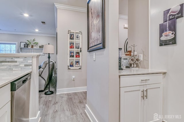 interior space with light wood-style flooring, crown molding, recessed lighting, and baseboards