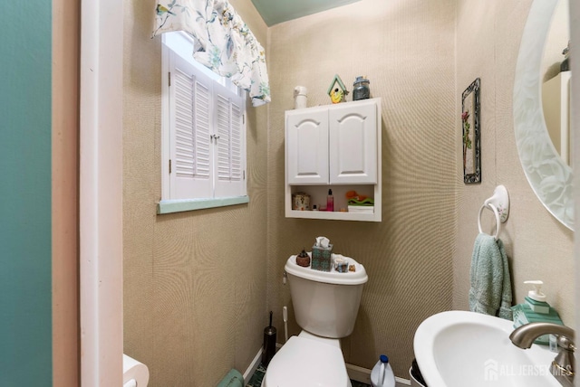 545 Myrtle Ave, Woodbridge Proper, NJ 07095 - half bathroom with toilet
