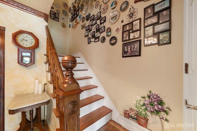545 Myrtle Ave, Woodbridge Proper, NJ 07095 - stairway with wood finished floors