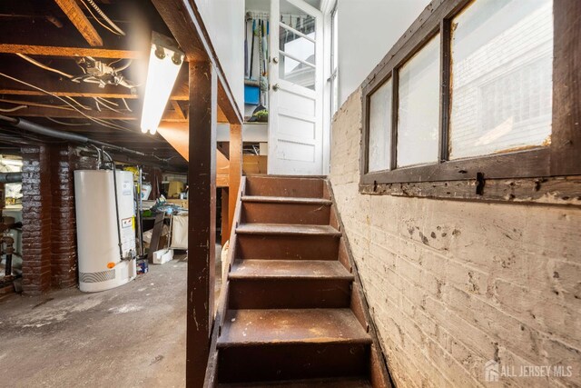 545 Myrtle Ave, Woodbridge Proper, NJ 07095 - stairway with water heater