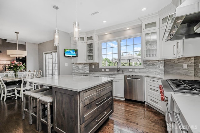 5 Bridle Ct, Monroe, NJ 08831 - kitchen with dishwasher, exhaust hood, healthy amount of natural light, tasteful backsplash, and recessed lighting