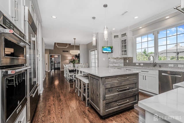 5 Bridle Ct, Monroe, NJ 08831 - kitchen featuring appliances with stainless steel finishes, a sink, plenty of natural light, white cabinetry, and recessed lighting
