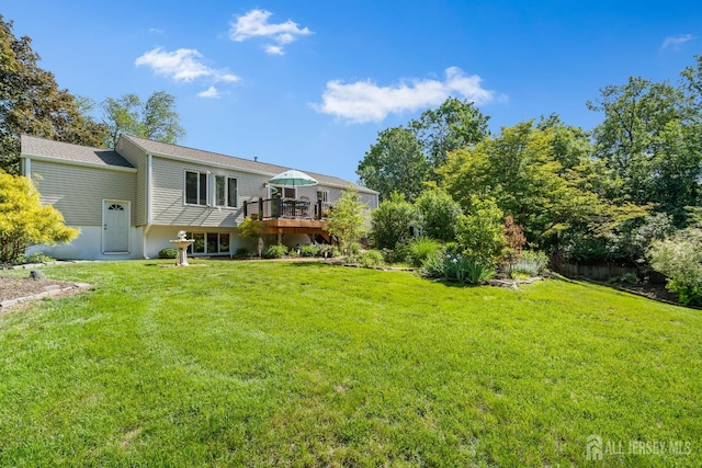 5 Meade Ct, Piscataway, NJ 08854 - back of house with a yard and a wooden deck