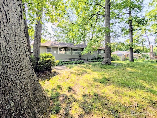 28 Tanglewood Ln, East Brunswick, NJ 08816 - view of yard