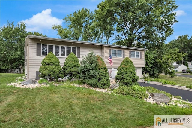 21 Wilk Rd, Edison, NJ 08837 - split foyer home featuring a front yard