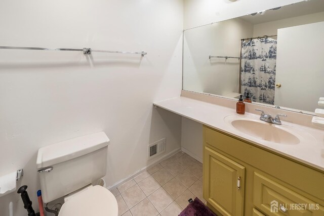 23 Boxwood Cir, Edison, NJ 08820 - bathroom featuring tile patterned floors, vanity, and a shower with shower curtain