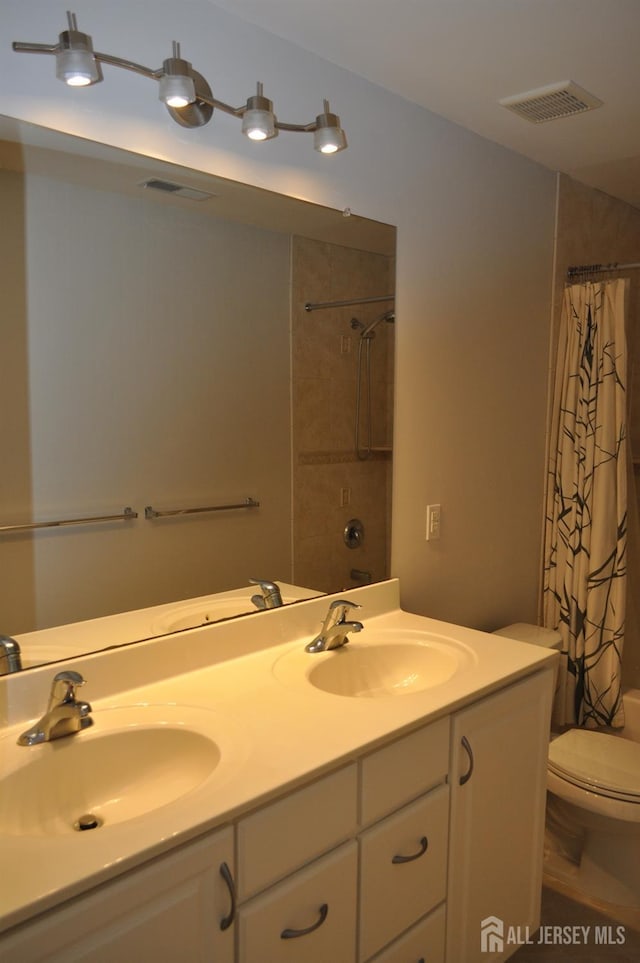 12 Sunny Ct, Monroe, NJ 08831 - bathroom featuring toilet, double vanity, and curtained shower