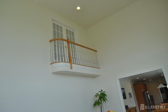 12 Sunny Ct, Monroe, NJ 08831 - detailed view of freestanding refrigerator and recessed lighting