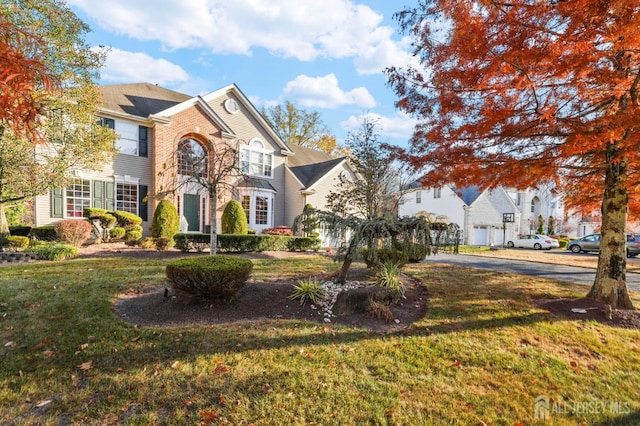 view of front facade with a front lawn