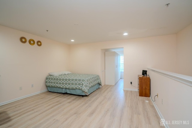 908 Blossom Cir S, Brunswick, NJ 08810 - bedroom with light wood-style floors and recessed lighting
