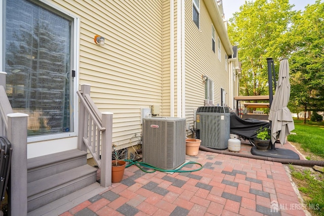 908 Blossom Cir S, Brunswick, NJ 08810 - view of patio / terrace with entry steps