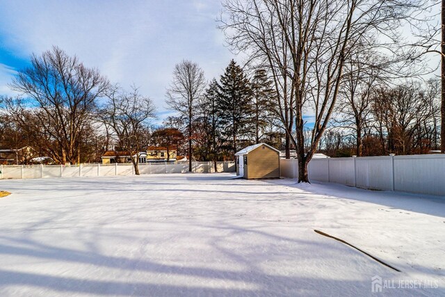 view of yard layered in snow