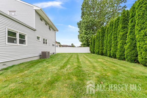 2164 Whitehorse Hamilton Square Rd, Hamilton, NJ 08690 - view of yard