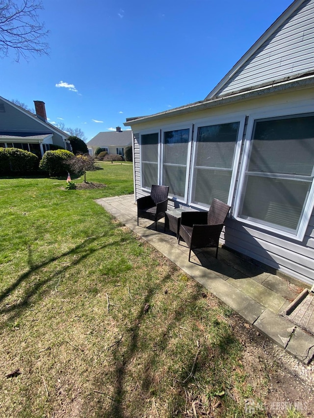 view of yard featuring a patio area