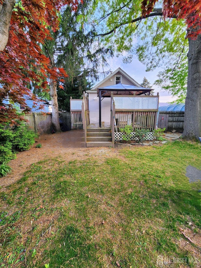 11 Melbourne St, Edison, NJ 08817 - fenced backyard with a wooden deck