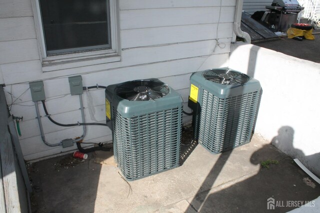 519 Roosevelt Ave, Carteret, NJ 07008 - photo 20