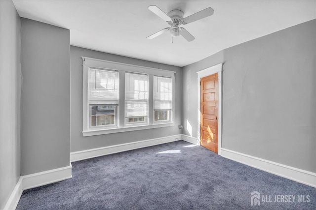 carpeted empty room featuring ceiling fan