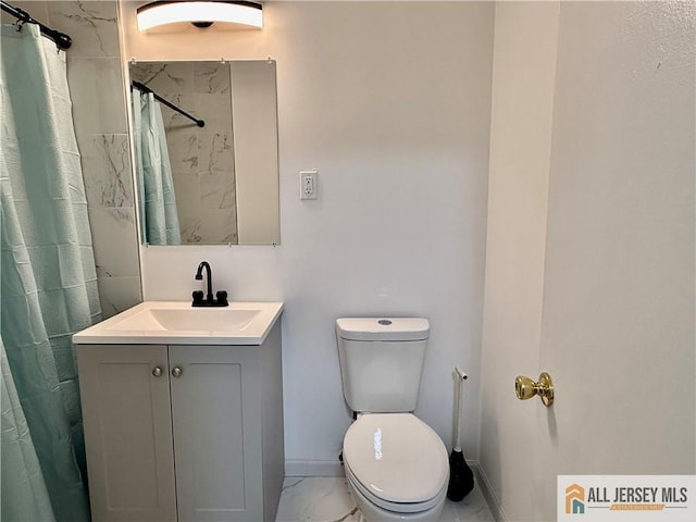 bathroom with vanity, toilet, and curtained shower